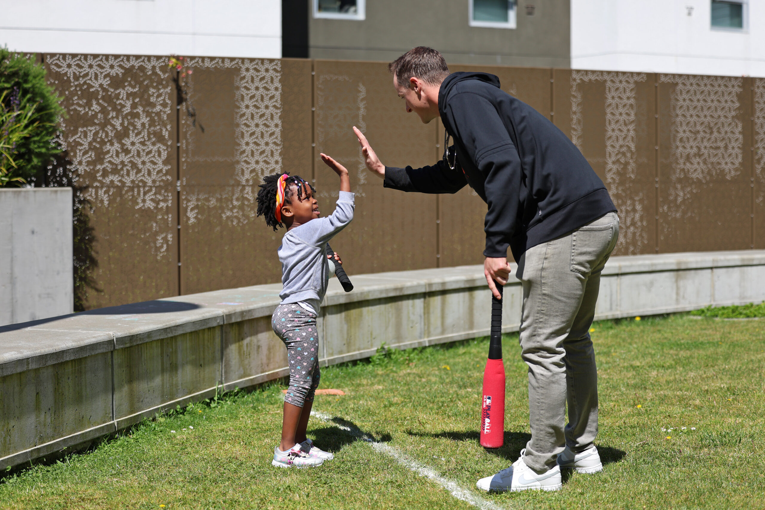 giants player and child