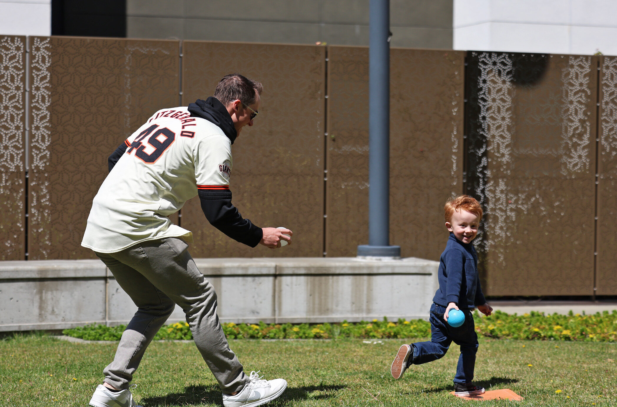giants player and child