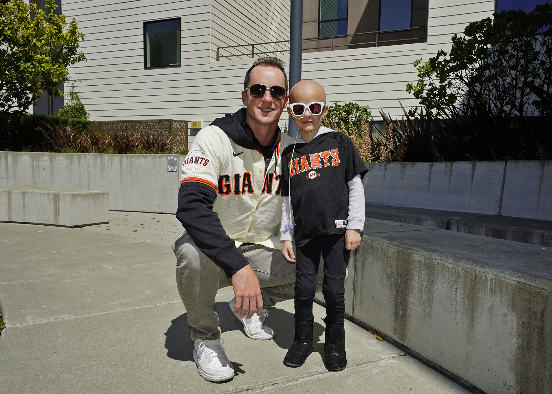 giants player and child