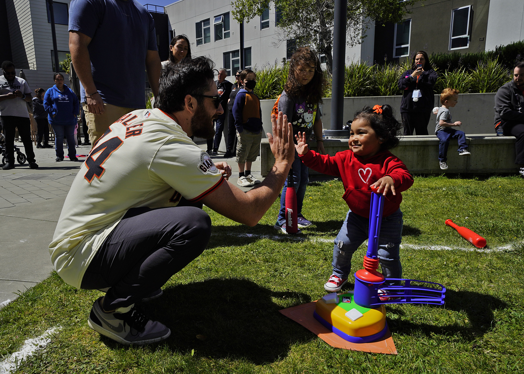 giants player and child