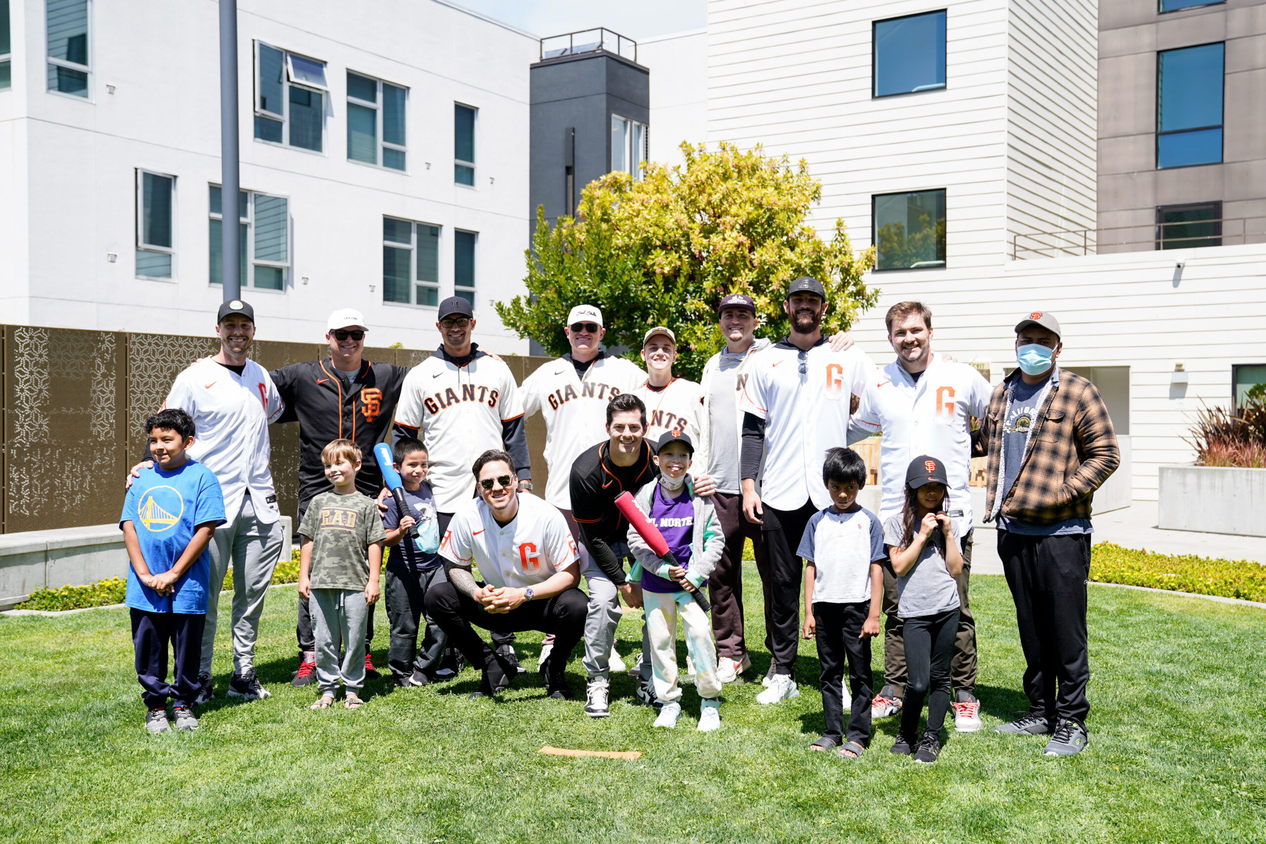 giants visit group photo