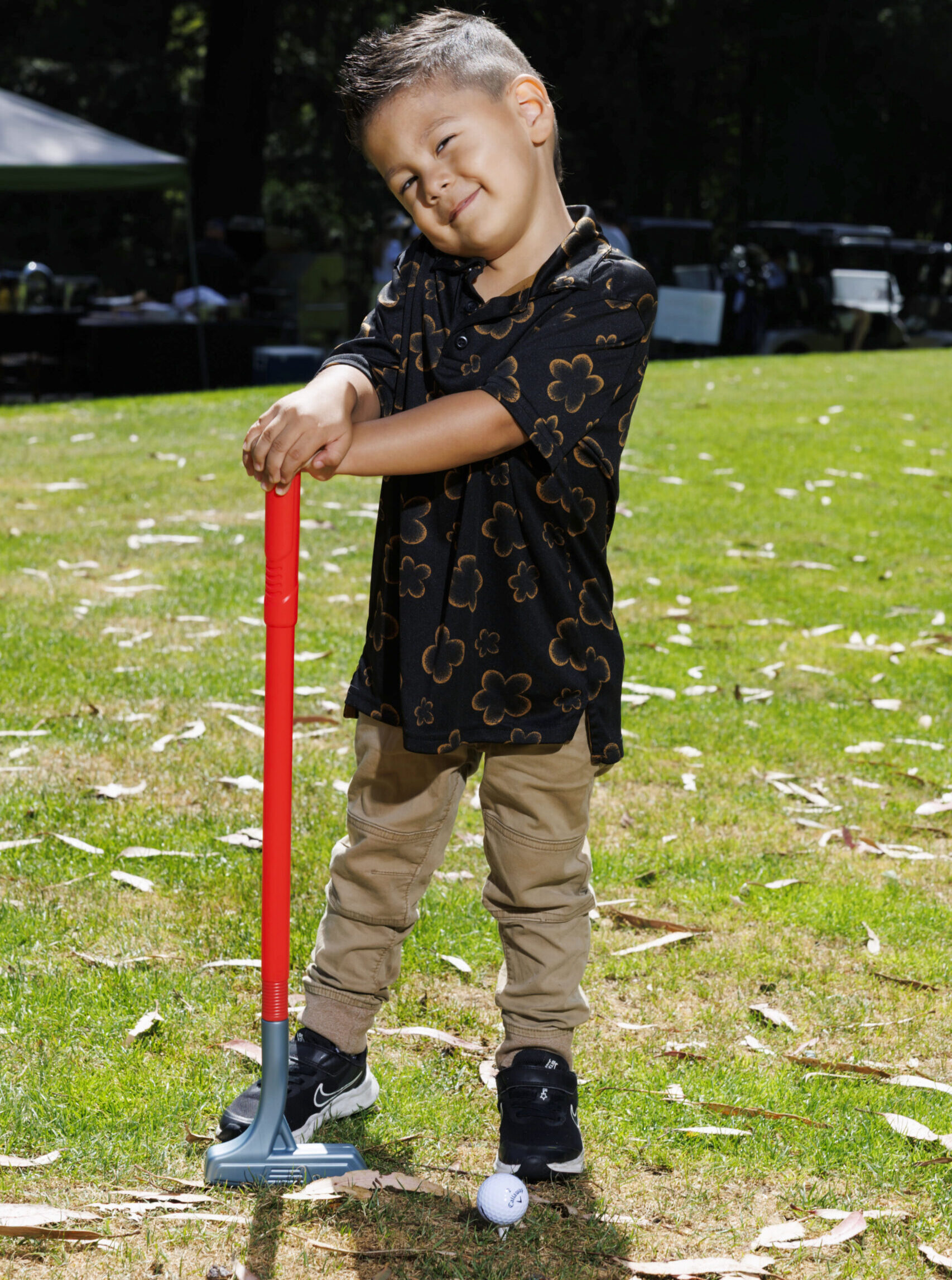 kid golfing
