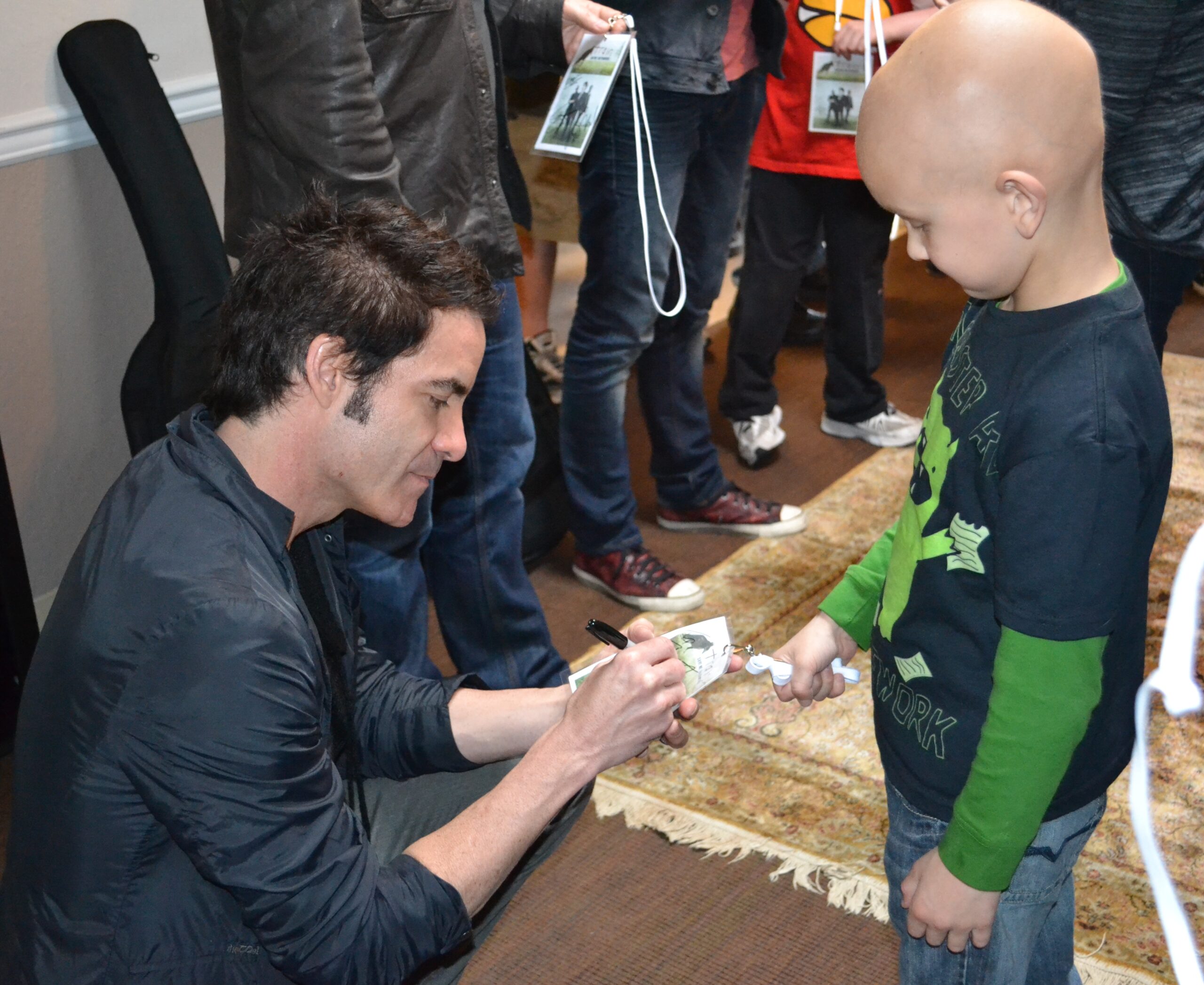 Pat Monahan signing autograph