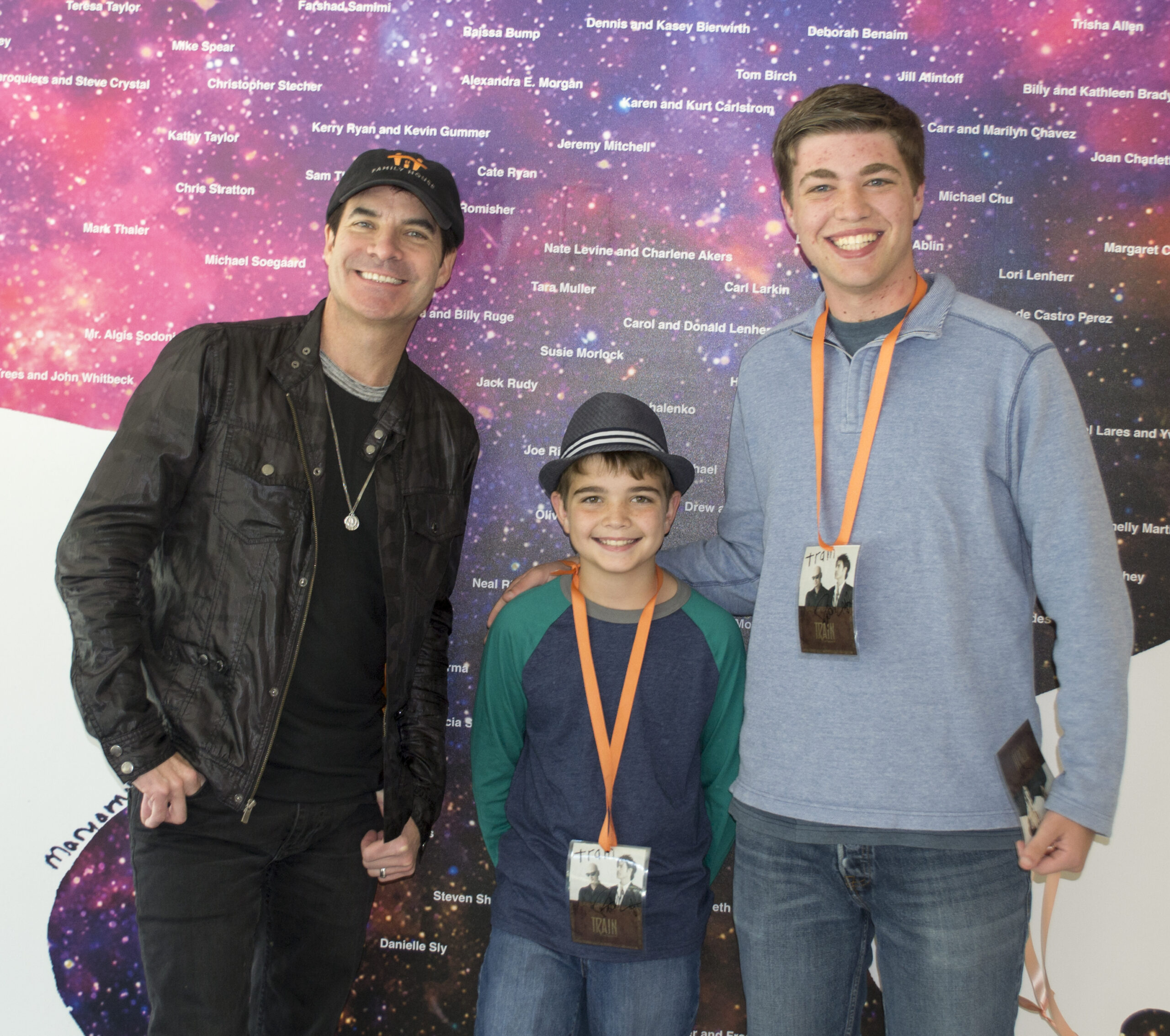 Pat Monahan with a smiling fans