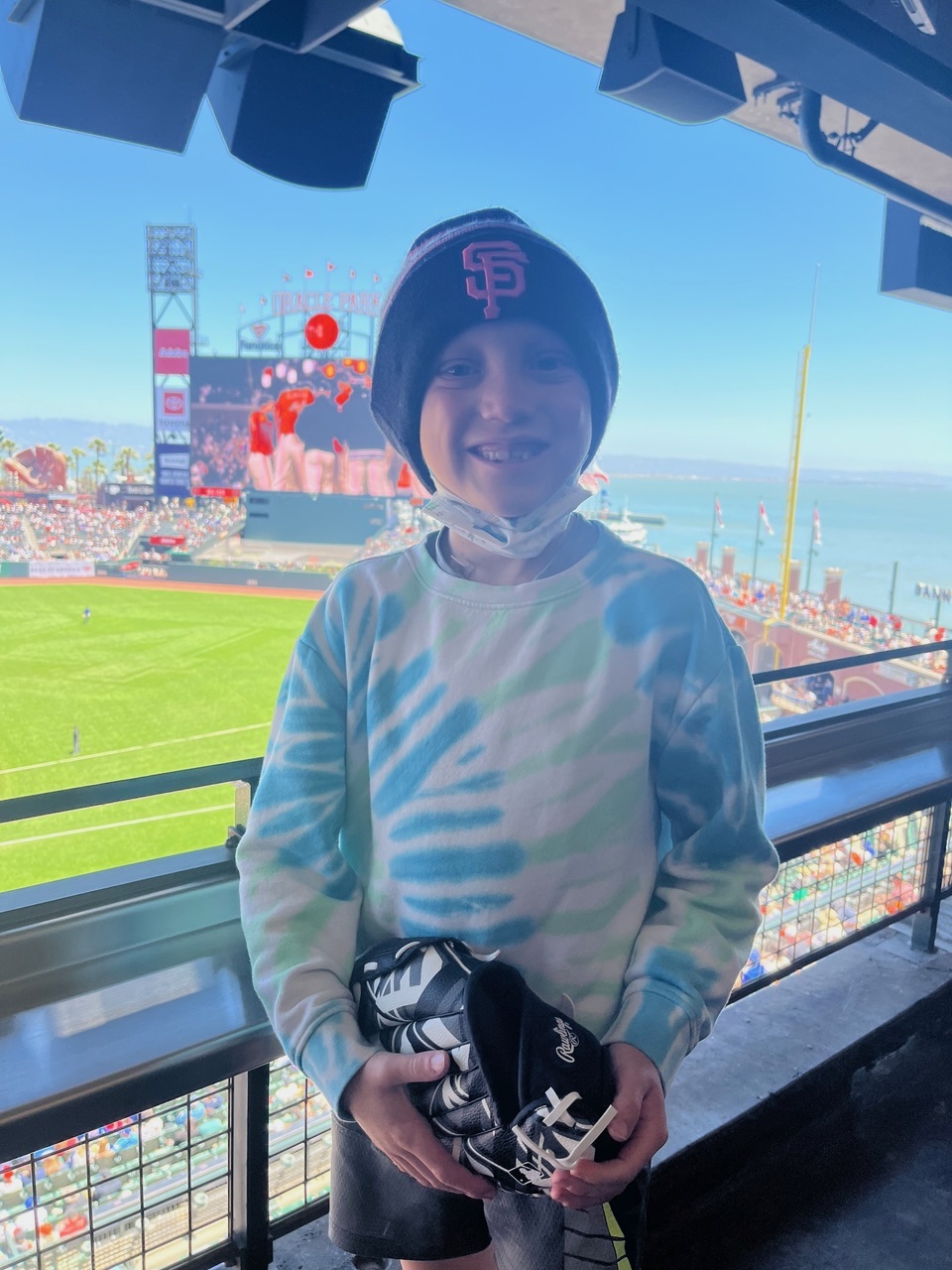 kid at game