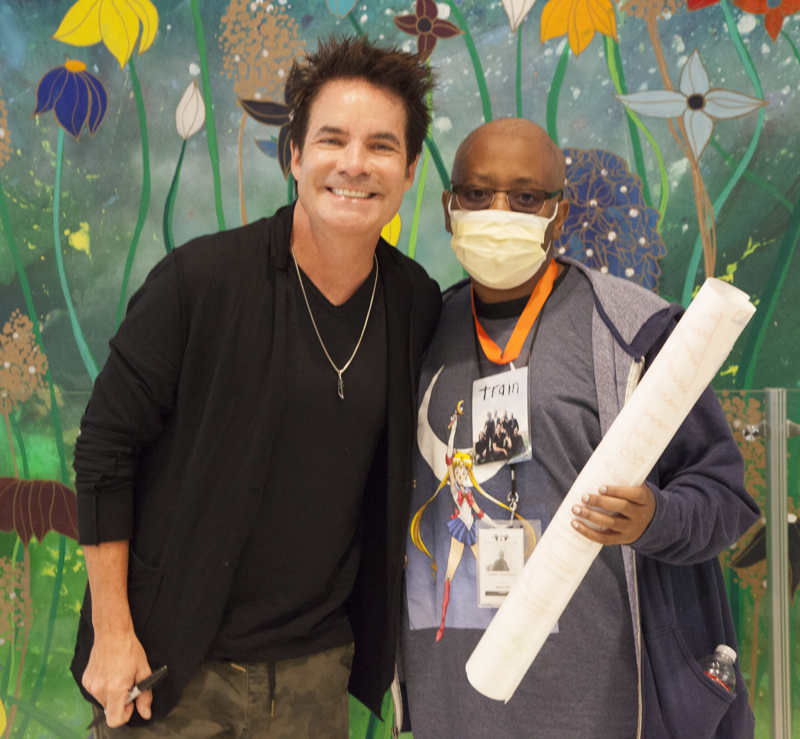 Pat Monahan taking phot with a fan