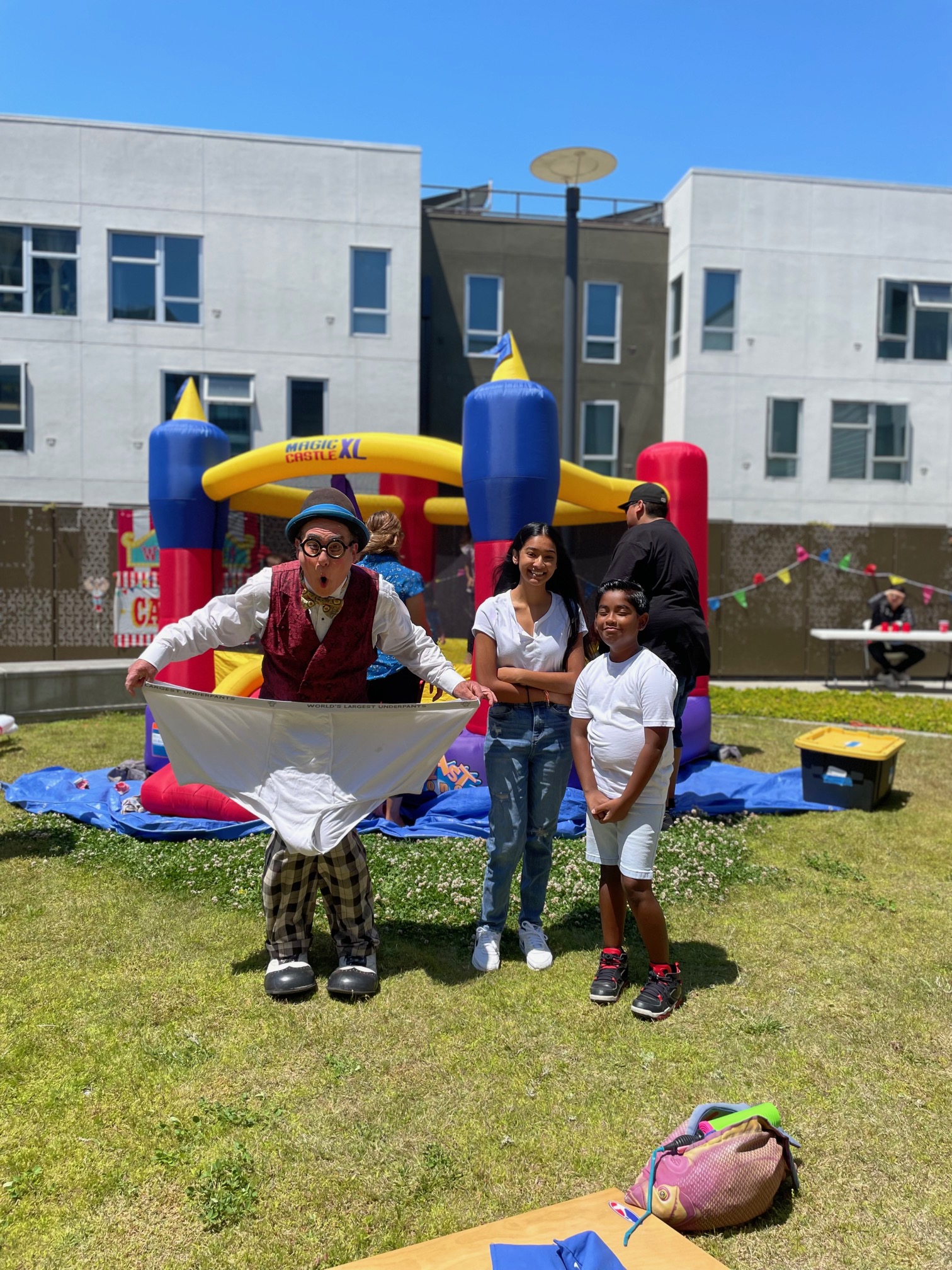 clown and girls