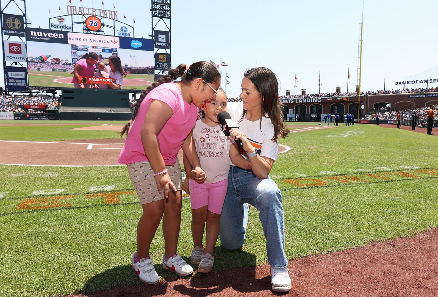 girls at Giants game